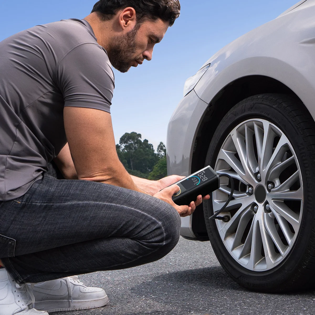 Fanttik S200 APEX Portable Air Pump and Tire Inflator with Power Bank - Image 5